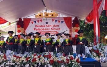 RA Saiq Al Hikmah Gelar Pelepasan Siswa, Kyai Marzuki Ingatkan Walimurid Jangan Sampai Rugi Jika Tidak Melanjutkan di SDI Saiq Al Hikmah