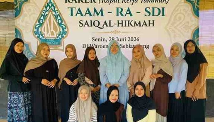 Tingkatkan Kualitas,  Guru dan Tenaga Pendidik SAIQ Al Hikmah Gelar Rapat Kerja di Waroeng Seblang
