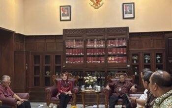 Revolusi Digital Peradilan, Ning Lia Pantau Layanan E-Court hingga Kepastian Penyelesaian Perkara di PT Surabaya