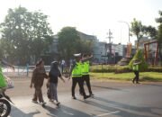 Berikan Rasa Aman, Kapolres Pelabuhan Tanjung Perak Turun Langsung Pengaturan Lalu Lintas Pagi